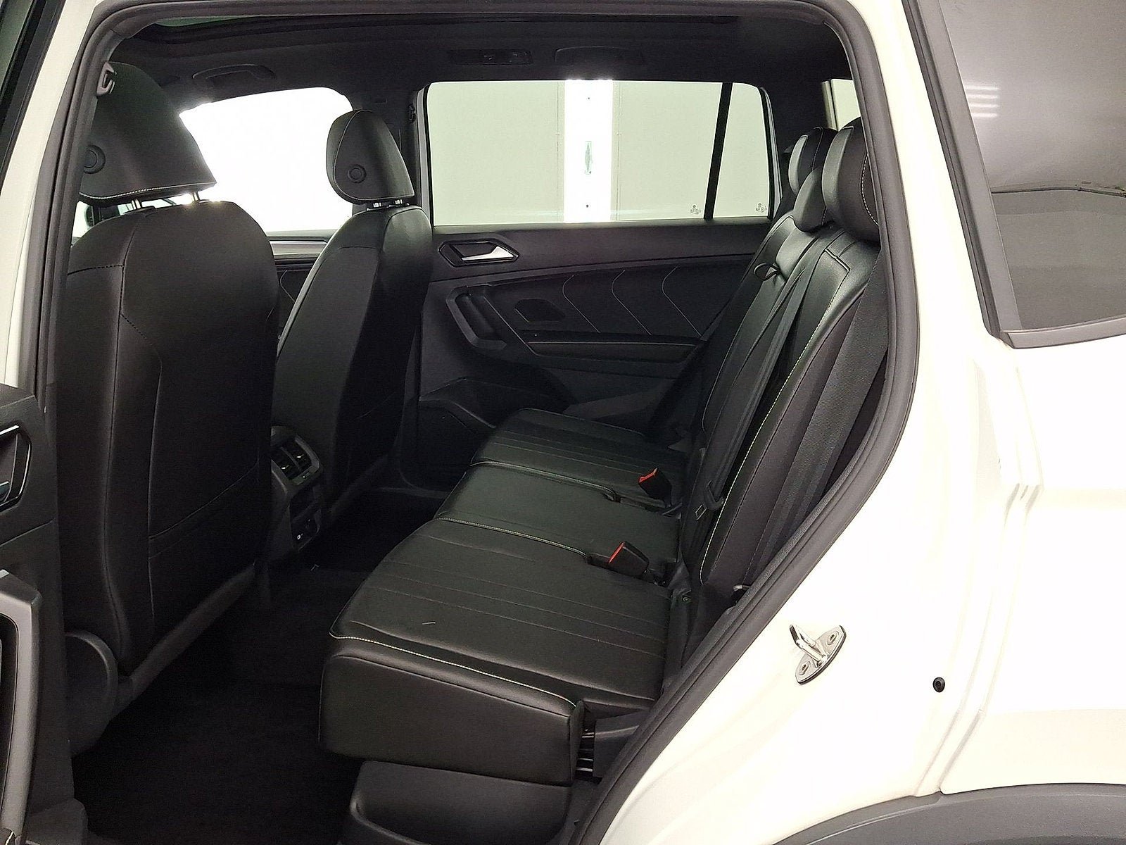 Used 2024 Volkswagen Tiguan SE R-Line AWD/4WD image 12