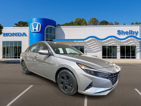 Used 2022 Hyundai Elantra SEL w/ Convenience Package image 2