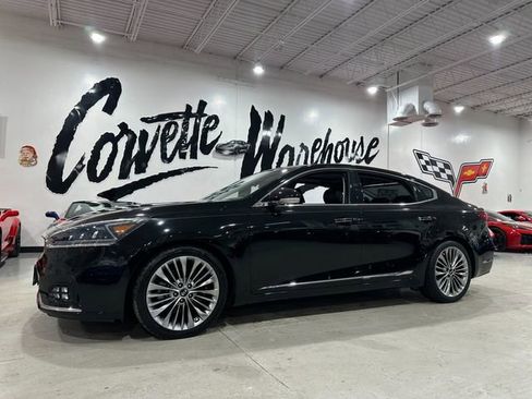 Used 2019 Kia Cadenza Limited image 1