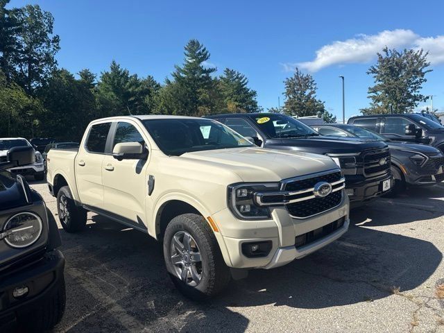 Used 2025 Ford Ranger Lariat w/ FX4 Off-Road Package AWD/4WD image 3