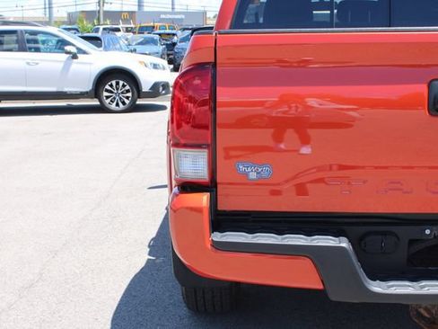 Used 2017 Toyota Tacoma TRD Off-Road AWD/4WD image 40