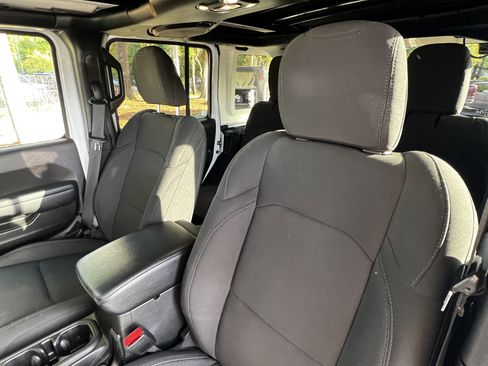 Used 2022 Jeep Wrangler Unlimited Sport w/ Sun And Sound Package image 18