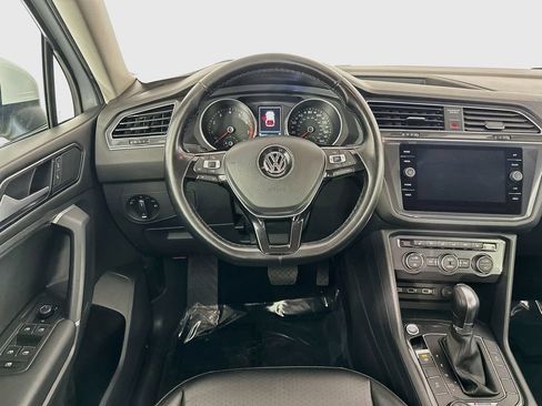 Used 2018 Volkswagen Tiguan SE AWD/4WD image 30