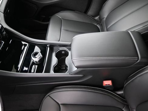 New 2025 Jeep Grand Cherokee L Limited image 9