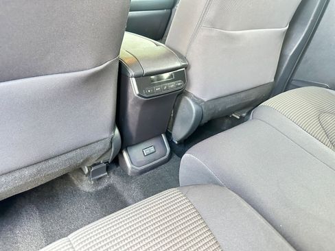 Used 2025 Toyota Highlander LE image 25