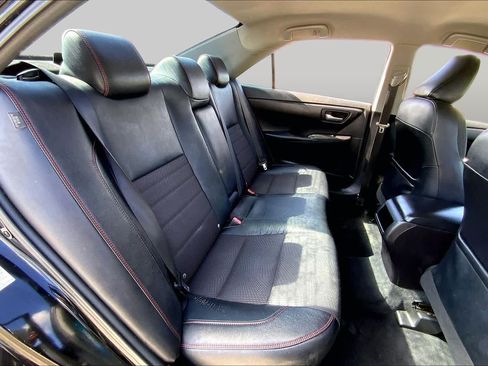 Used 2017 Toyota Camry SE FWD image 19