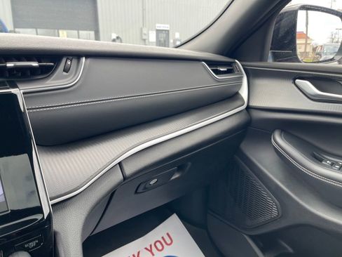 Used 2023 Jeep Grand Cherokee L Altitude image 27