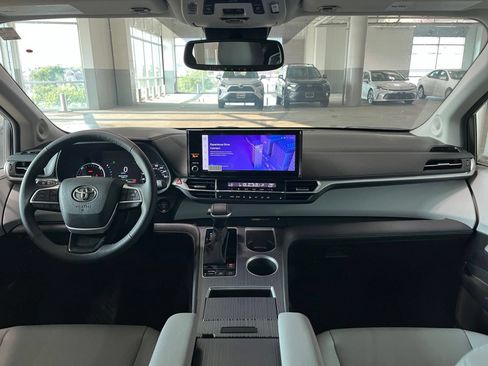 Used 2025 Toyota Sienna XLE w/ XLE Plus Package AWD/4WD image 42