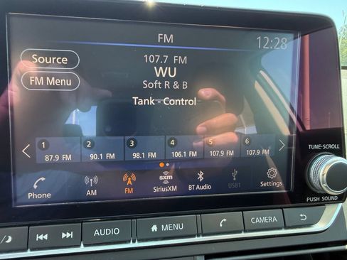 Used 2024 Nissan Altima 2.5 SV FWD image 12