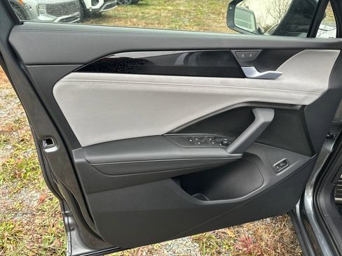 New 2026 Volkswagen Tiguan SE R-Line image 5