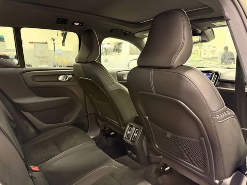 Used 2023 Volvo XC40 Recharge Ultimate image 25