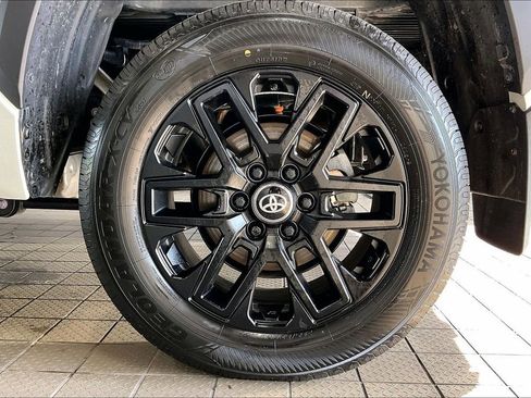 Used 2026 Toyota Tundra Limited AWD/4WD image 31