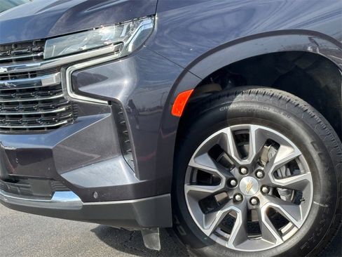 Certified 2022 Chevrolet Suburban LT w/ Luxury Package image 3