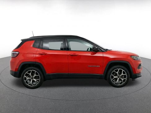 Used 2025 Jeep Compass Limited AWD/4WD image 8