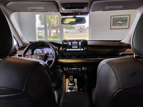 Used 2023 Mitsubishi Outlander SEL image 14