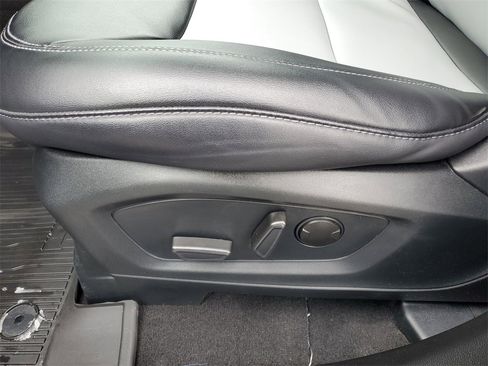 Used 2023 Ford Explorer XLT w/ Equipment Group 202A image 11