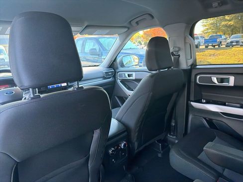 Certified 2022 Ford Explorer XLT image 32