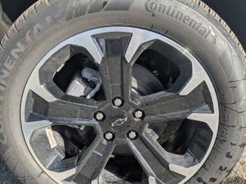 New 2026 Chevrolet Equinox LT w/ Convenience Package II image 8