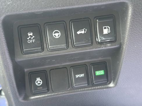 Used 2019 Nissan Rogue SV w/ Premium Package image 15