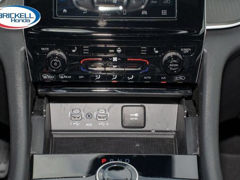 Used 2025 Jeep Grand Cherokee Laredo w/ Luxury Tech Group I RWD image 24
