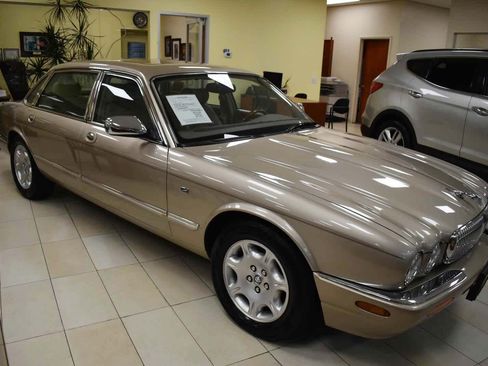 Used 2001 Jaguar XJ RWD image 3