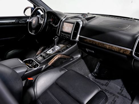 Used 2012 Porsche Cayenne Turbo image 27