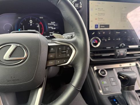 Used 2025 Lexus GX 550 w/ Cold Area Package AWD/4WD image 8