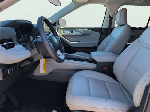 New 2026 Ford Explorer Active RWD image 9
