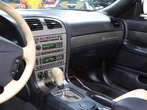Used 2005 Ford Thunderbird image 87