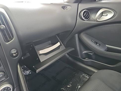 Used 2017 Nissan 370Z Coupe RWD image 33