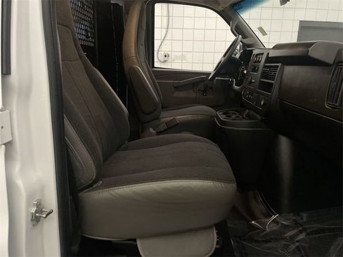 Used 2024 GMC Savana 2500 w/ Driver Convenience Package image 18