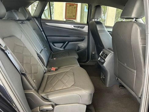 Used 2025 Volkswagen Atlas Cross Sport SE AWD/4WD image 27