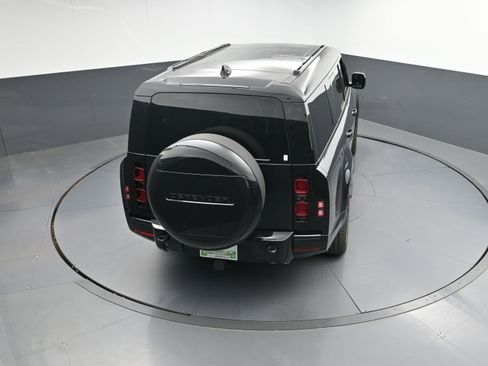 Used 2025 Land Rover Defender 130 X-Dynamic SE image 34