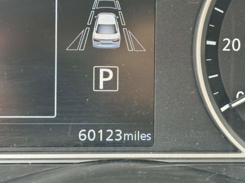 Used 2022 Nissan Versa SV image 31