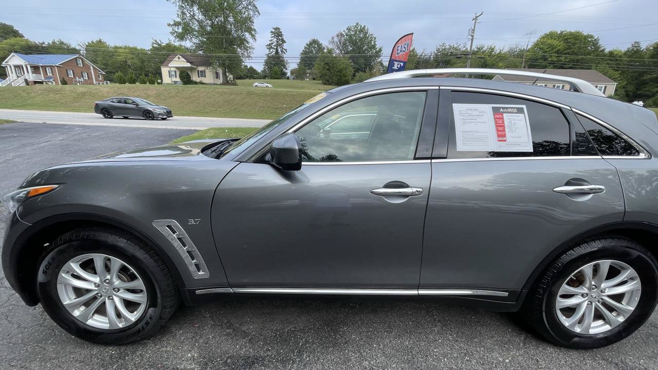 Used 2017 INFINITI QX70 AWD w/ Premium Package image 3