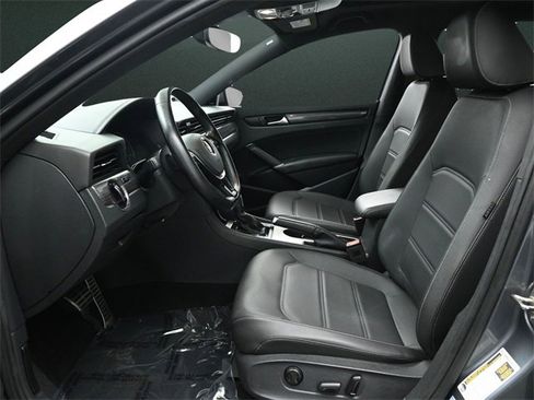 Used 2021 Volkswagen Passat 2.0T R-Line image 11