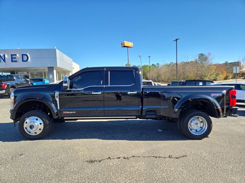 Certified 2023 Ford F450 Platinum w/ FX4 Off-Road Package image 10