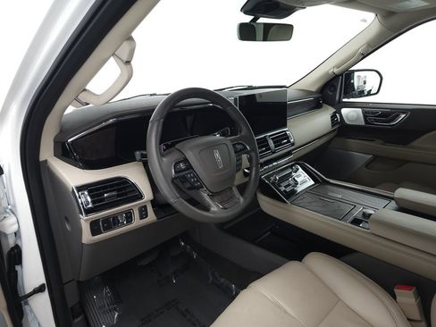 Used 2024 Lincoln Navigator Reserve AWD/4WD image 8