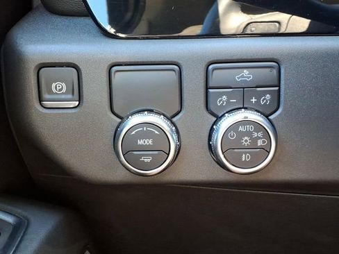 Used 2025 GMC Sierra 1500 Elevation image 21