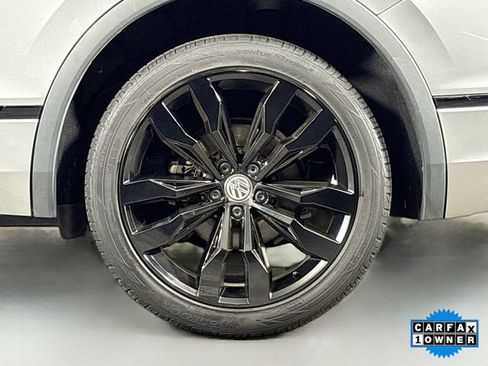 Used 2021 Volkswagen Tiguan SE R-Line image 31