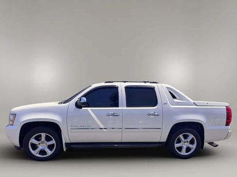 Used 2012 Chevrolet Avalanche LTZ AWD/4WD image 2