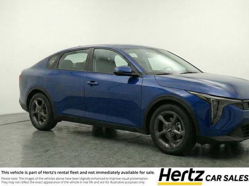 Used 2025 Kia K4 LXS image 1
