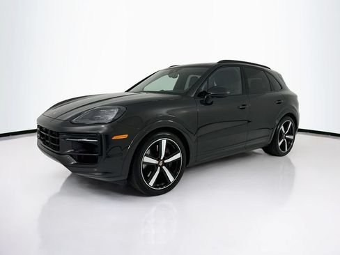 Certified 2025 Porsche Cayenne GTS AWD/4WD image 1