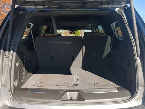 Used 2022 Chevrolet Suburban High Country image 12
