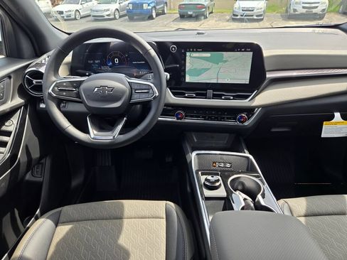 New 2026 Chevrolet Equinox LT w/ Convenience Package II FWD image 14
