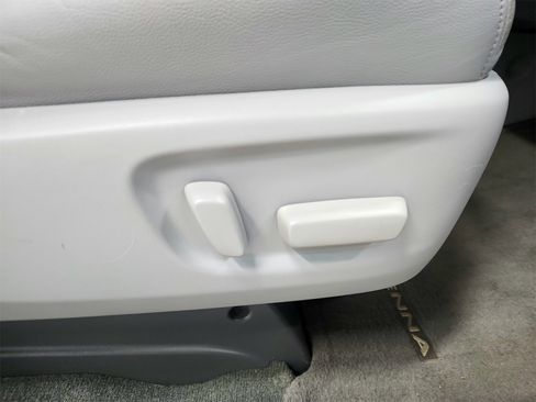 Used 2015 Toyota Sienna XLE Premium image 37