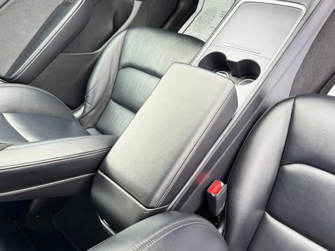 Used 2022 Tesla Model Y Long Range image 50