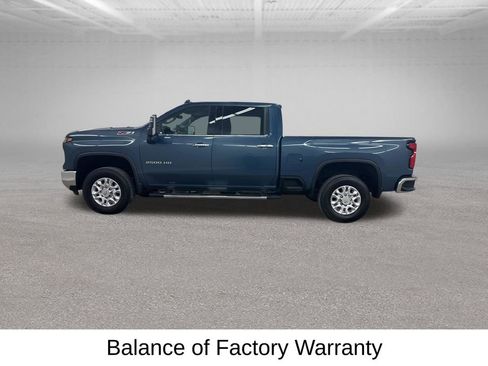 Used 2025 Chevrolet Silverado 2500 LTZ w/ LTZ Convenience Package image 8