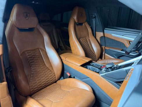 Used 2019 Lamborghini Urus AWD/4WD image 22