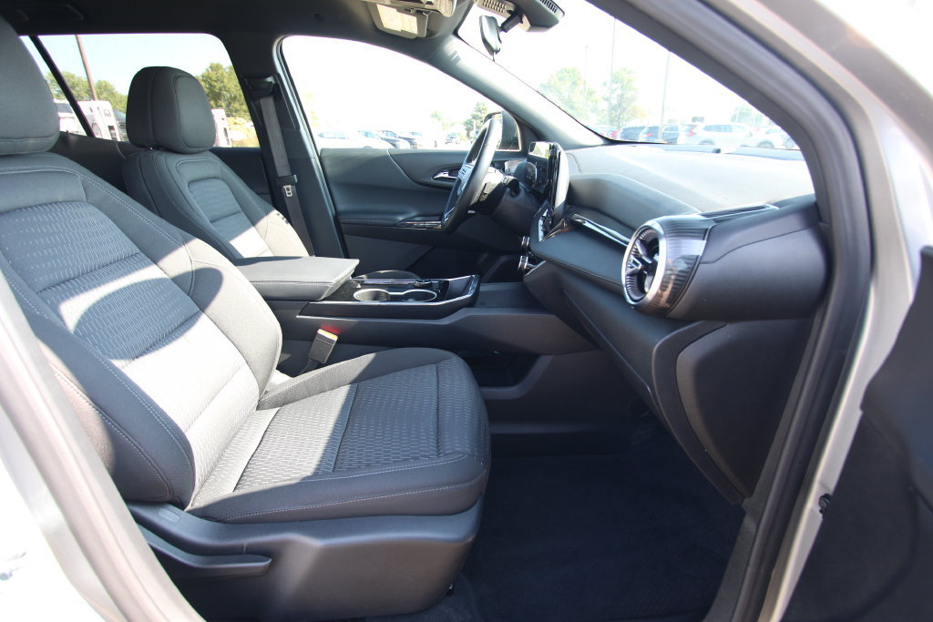Used 2026 Chevrolet Equinox LT AWD/4WD image 8